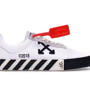 Off white Vulcan low top